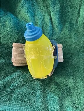 Nathan Handheld Running Water Bottle with Adjustable Strap